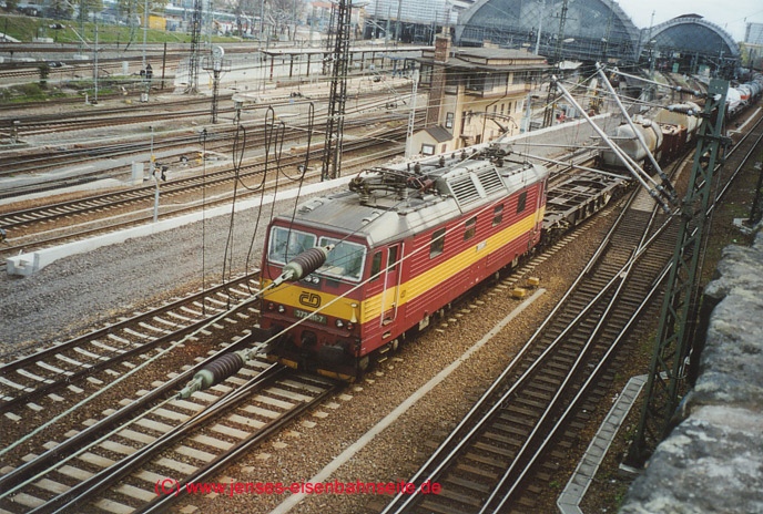BR 372 im Dresdner Hbf