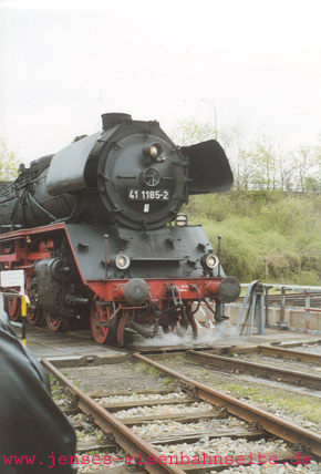 BR 41 vor der Drehscheibe