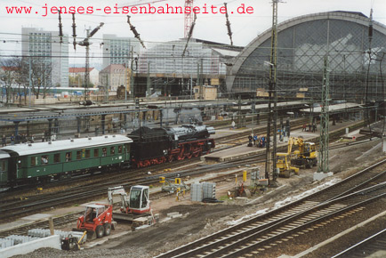 Sonderzug im Dresdner Hauptbahnhof